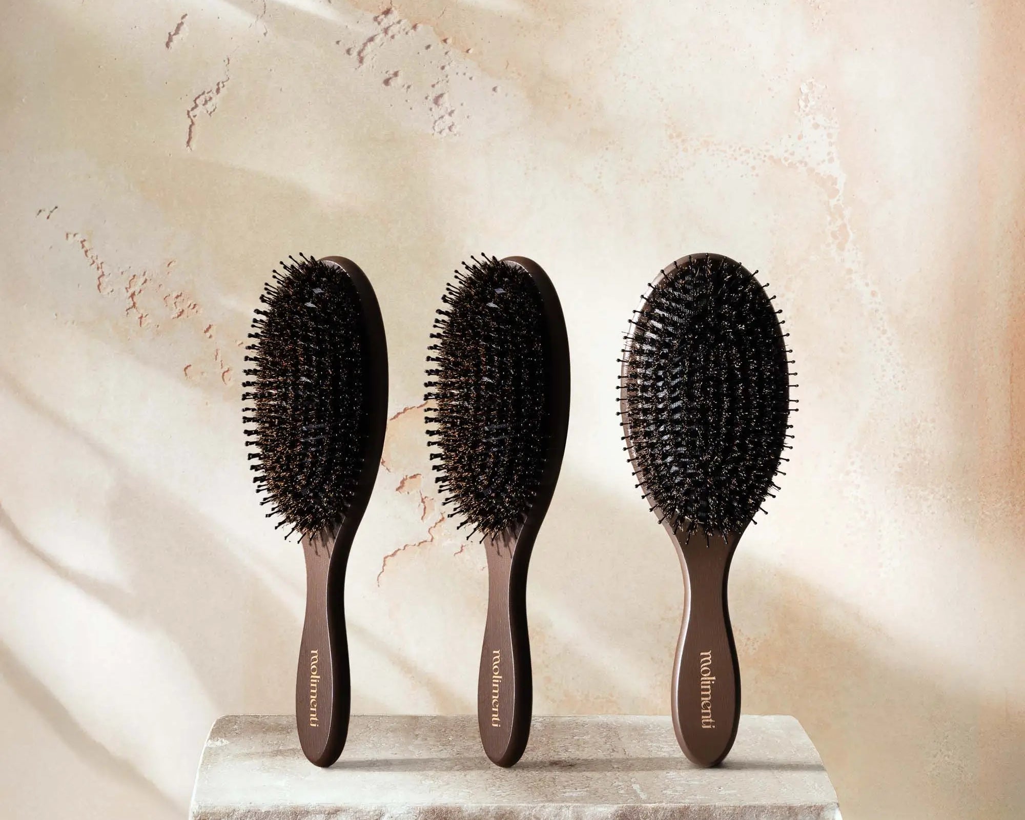 Molimenti Your Hair Brush i trä med svinborst och nylonpiggar – hårborsten som minskar friss, stärker håret och ger glans