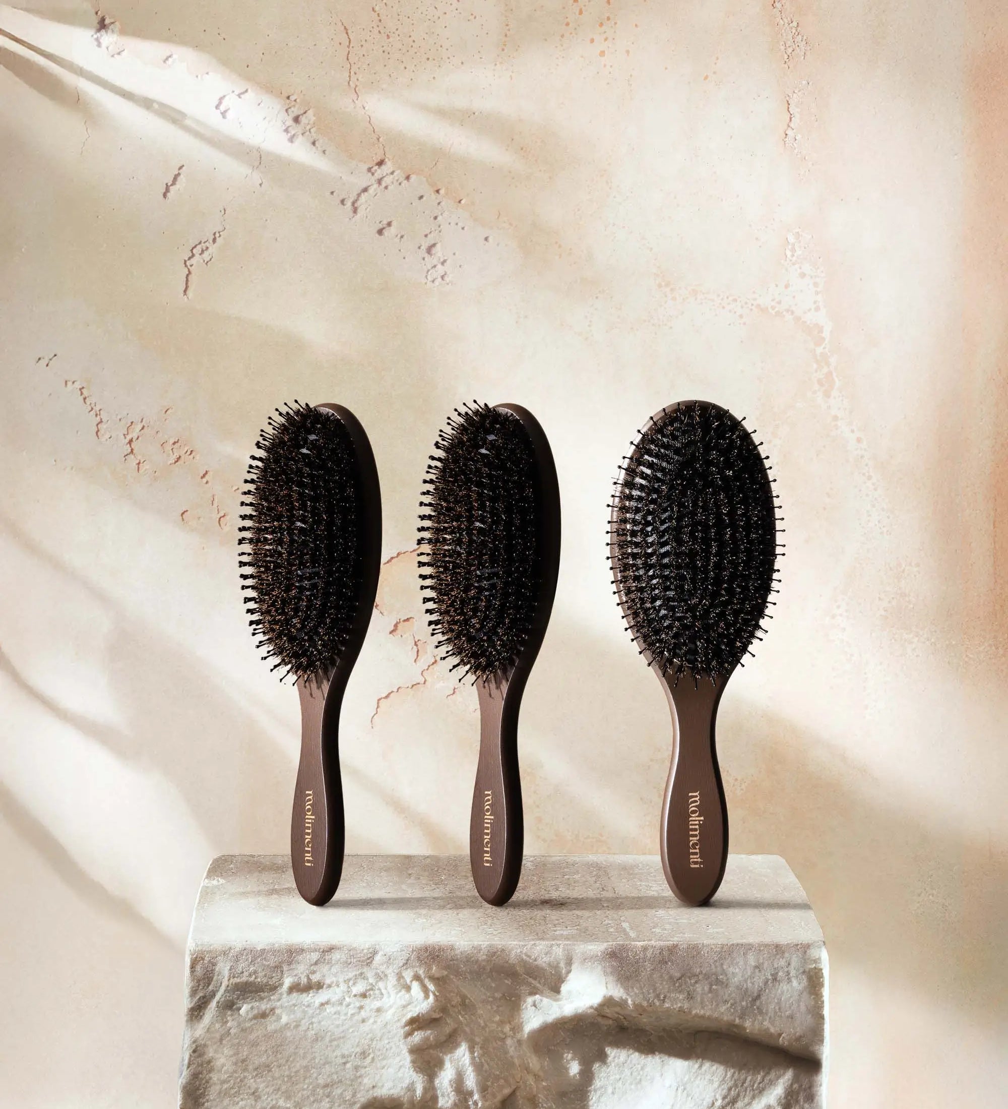 Molimenti Your Hair Brush i trä med svinborst och nylonpiggar – hårborsten som minskar friss, stärker håret och ger glans